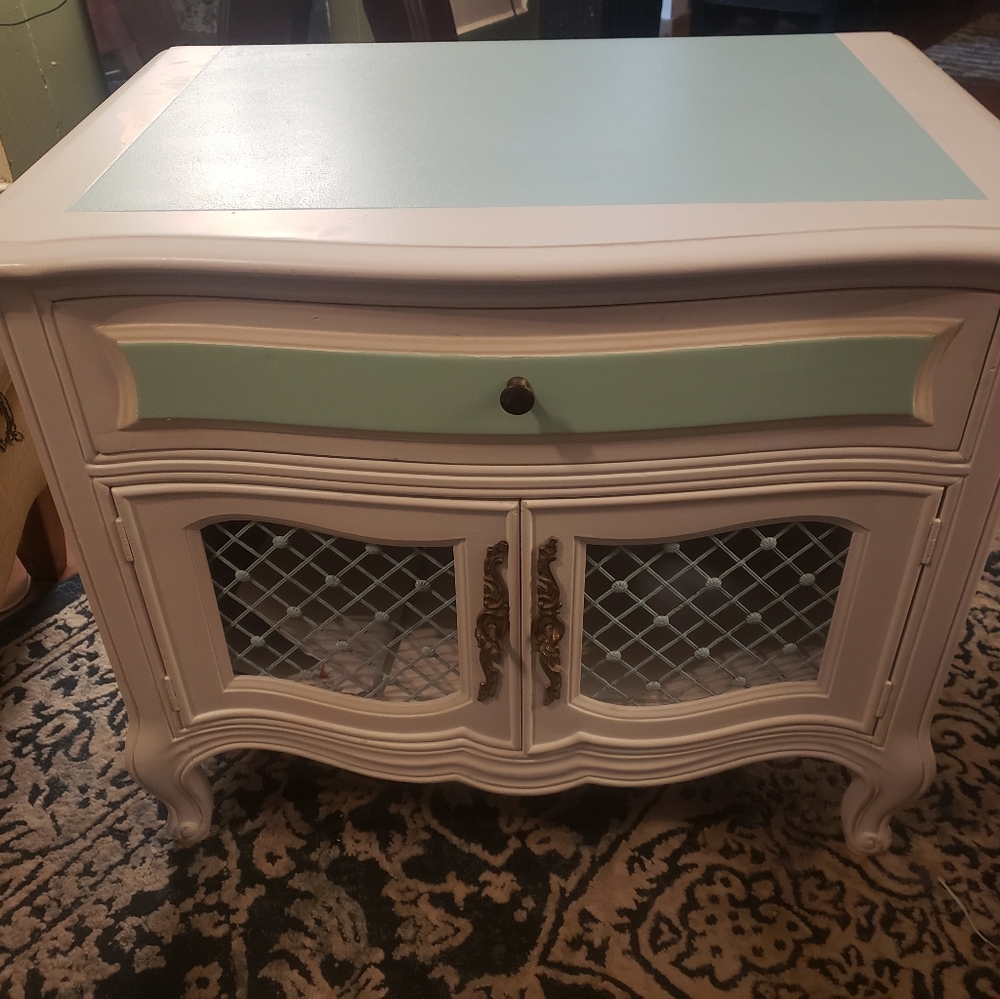 Vintage Henredon nightstand